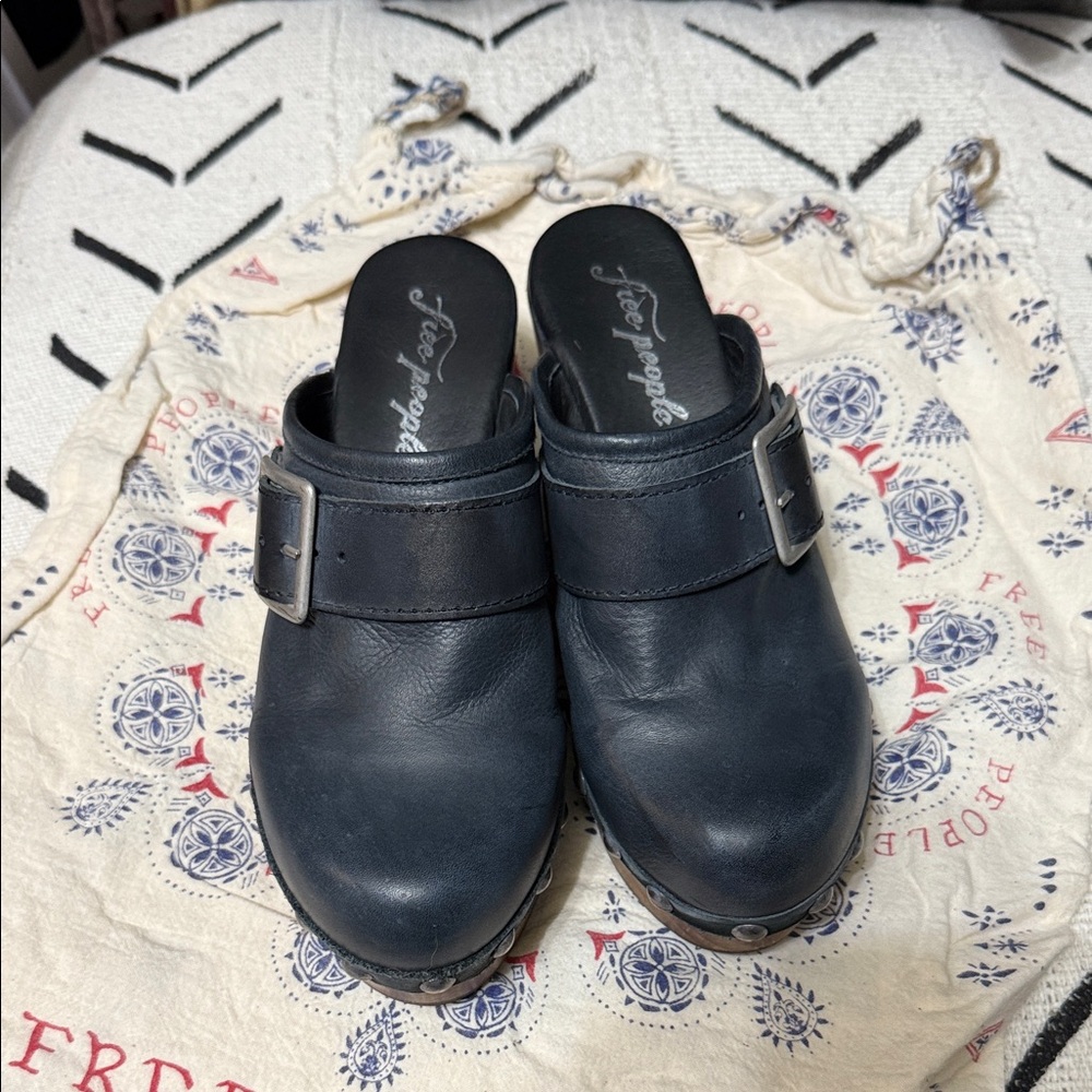 Washed Black Culver City Leather Clogs with Buckle 37